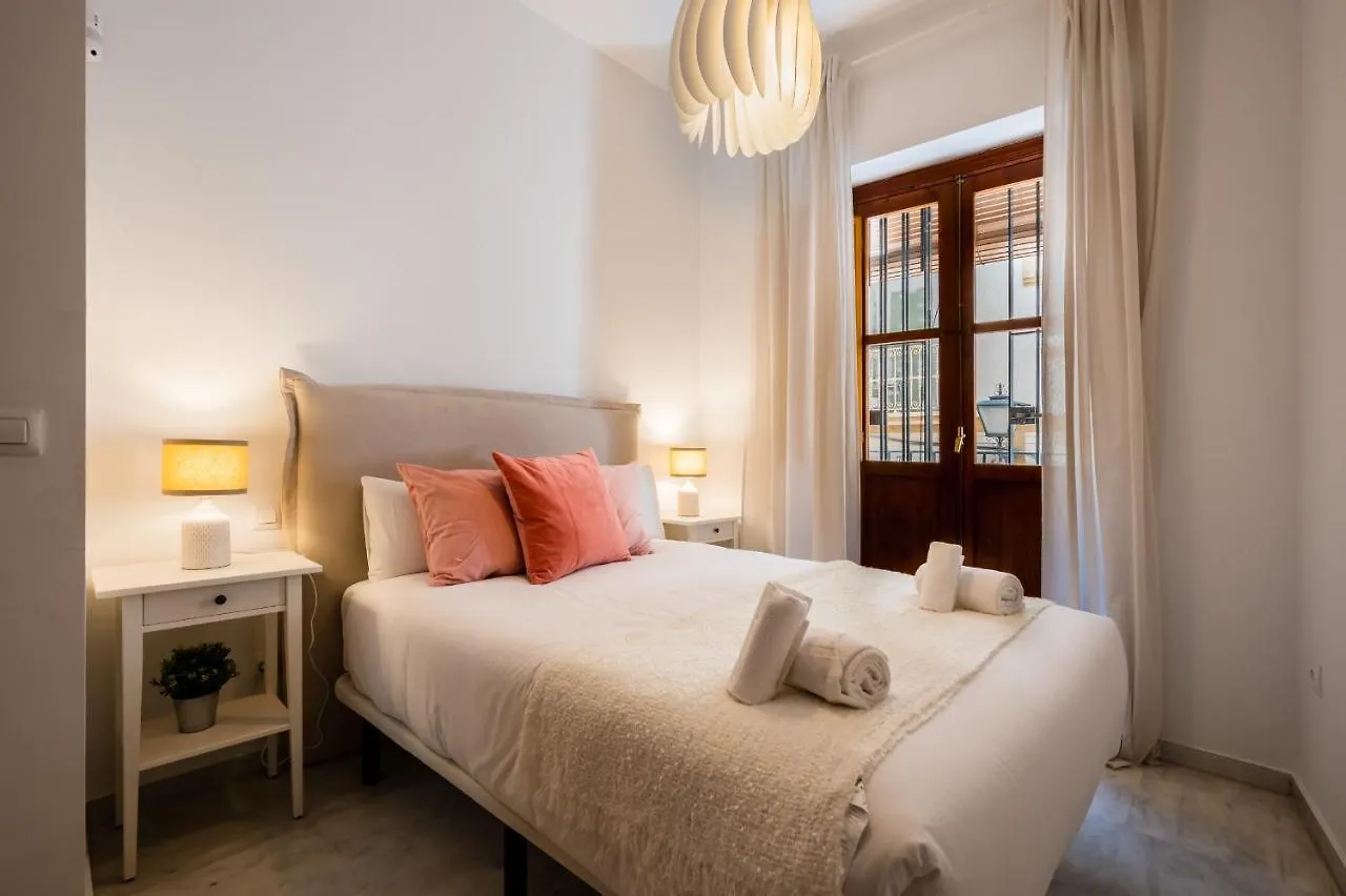 Minty Stay - San Luis Seville 0*,  Spain